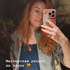 Керамистка в мастерской